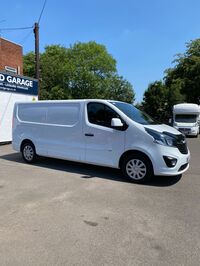 VAUXHALL VIVARO