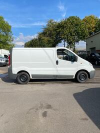 VAUXHALL VIVARO